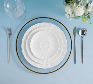 Juego de platos de porcelana blanca con logotipo personalizado en relieve, platos redondos de cerámica con diseño personalizado para bodas y restaurantes. - Product Image 4