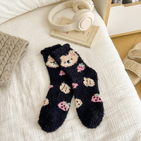 Chaussettes douillettes en polaire corail à motif ours fraise, super douces et chaudes pour l'hiver, idéales pour la maison, pour femmes, vente en gros, personnalisables OEM/ODM