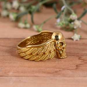 Bague Crâne Ailé en Argent Plaqué Or 14K Faite à la Main, Style Gothique Motard, Bijou de Mariage Audacieux et de Luxe - Product Image 4