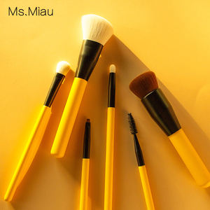 Ensemble de pinceaux de maquillage pour le visage de luxe, forme plate, <span class=keywords><strong>poils</strong></span> doux, manche en bois brillant, outil de beauté, pinceau pour le blush - Product Image 2