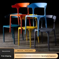 Tabouret à dossier en plastique épaissi de style nordique, chaise de salle à manger en corne de bœuf, chaise simple de style italien, chaise pour adultes et personnes âgées, Chine