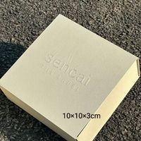 Boîte d'emballage personnalisée en papier coton blanc avec logo en relief pour bijoux