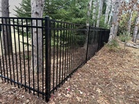 Clôture en aluminium anti-rouille à faible entretien - Panneaux à 3 rails à sommet plat, revêtement poudré noir, pour maisons et jardins nord-américains