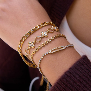 Pulsera de Trébol de Cuatro Hojas, Aleación de Zinc Dorada, Diseño de Flor con Pedrería, Joyería para Mujer, Regalo para Ocasiones Especiales - Product Image 3