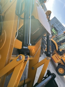 Retroexcavadora JCB 4CX Nueva en Stock, Línea Auxiliar de Martillo Rompedor Preinstalada, Asiento con Suspensión, Envío Inmediato. - Product Image 4