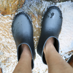 Botas de lluvia impermeables cortas hasta el tobillo, antideslizantes, ligeras, de goma, para trabajo. - Product Image 4