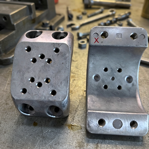Pièces de précision personnalisées de haute qualité de la marque YuSheng en acier inoxydable usinées CNC OEM/ODM pour supports de fraisage - Product Image 1