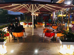 Sombrilla Semiautomática de Lujo de 7m de Diámetro para <span class=keywords><strong>Patio</strong></span>, Gran Parasol de Jardín para Exteriores, Sombrillas de <span class=keywords><strong>Patio</strong></span> en Venta - Product Image 5