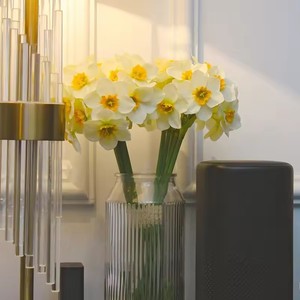 6 Piezas de Narcisos Artificiales, Ramo de Flores de Narciso de Plástico para Decoración del Hogar, Jardín, Habitación, Escritorio, Bodas, Fiestas - Product Image 3