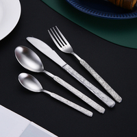 Ensemble de couverts modernes de luxe en acier inoxydable martelé finition mate, plaqué or, pour banquets de mariage, cuillères et fourchettes en stock