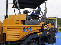 Niveleuse à asphalte polyvalente RP953 avec double compacteur pour la construction de routes et la réparation de chaussées principales