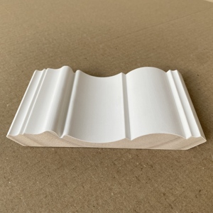 Moldura de Pino Radiata Blanca Preimpregnada Directa de Fábrica, Perfil FJ para Cornisa de Techo y Remate de Pared, Suministro Directo de Fábrica - Product Image 3