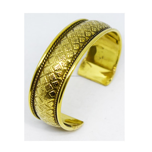 Vintage 1990 Arkansas Victorian Muslim Snake Shape Stamped Oval Cuff <b>Bracelet</b> Gold Matte Finish Gold women festival <b>copper</b> gift - Product Image 3