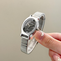 Jam Tangan Quartz Vintage Sunlifex, Model Retro Baru, Mewah Ringan, Bentuk Oval Kecil, Eksklusif, Serbaguna, untuk Wanita