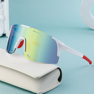 Gafas de sol de ciclismo extragrandes y coloridas para hombre y mujer, polarizadas con protección UV400, a prueba de viento, con montura de PC, para deportes al aire libre y protección solar. - Product Image 1