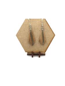 Boucles d'oreilles en résine et en bois, bijoux uniques faits à la main, légers et élégants, parfaits pour un usage quotidien et les occasions spéciales - Product Image 3
