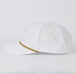 Gorra de golf deportiva de 5 paneles con cuerda personalizada al por mayor, diseño de logotipo con parche de PVC, poliéster blanco, orificios cortados con láser, impermeable, para golf y béisbol - Product Image 2
