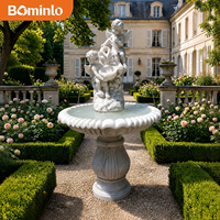 Fontaine en marbre naturel sculptée à la main avec deux chérubins et bassin en coquille, pour jardin extérieur, villa et décoration de cour.