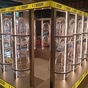 Decoración acrílica Exhibición acrílica para productos de panadería PMMA Fondo Decoración interior Artesanías en forma especial - Product Image 2