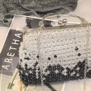 Pochette Elegante <span class=keywords><strong>Bianca</strong></span> <span class=keywords><strong>e</strong></span> <span class=keywords><strong>Nera</strong></span> - Borsa a Tracolla con Perline Fatta a Mano, <span class=keywords><strong>Clutch</strong></span> da Sera per Signora - Product Image 3