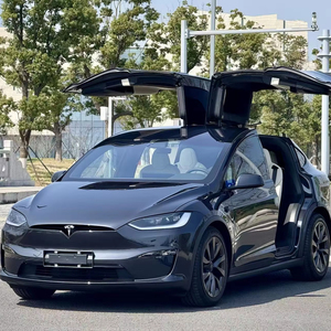 <span class=keywords><strong>Tesla</strong></span> <span class=keywords><strong>Model</strong></span> <span class=keywords><strong>X</strong></span> : Ailes de Faucon déployées, les possibilités prennent vol. Puissance de taille familiale, présence inconfondable. - Product Image 1