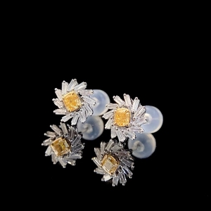 Xinfly Wholesale Au750 <b>Fine</b> Jewelry Custom Classic 0.28ct Yellow 18K Real Gold Pinwheel-Shaped <b>Stud</b> <b>Earrings</b> - Product Image 4