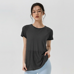 T-shirt de yoga pour femme à dos croisé et découpes, col rond, coupe ample, manches courtes, haut de sport athlétique, séchage rapide, léger, pour Pilates - Product Image 1