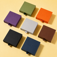 Boîte cadeau en papier noir mat de luxe avec logo personnalisé, laminage gaufré et doublure en éponge pour emballage de boîte à snus en aluminium