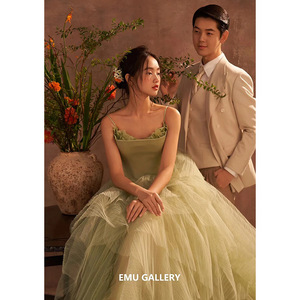 Halter Neck Tulle Ball Gown Wedding Dress Empire Waistline Forest Theme Vintage Style Outdoor Photography - Product Image 4