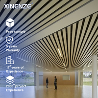 Panneau de plafond en aluminium perforé industriel moderne personnalisé, ignifuge, garantie 3 ans pour gare, aéroport, métro