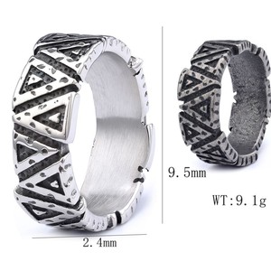 <span class=keywords><strong>Anello</strong></span> Vintage in Acciaio Inossidabile Placcato Nero con Testo Runico Vichingo, Impermeabile e Antiossidante, Misure da 7 a 15 - Product Image 4