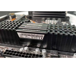 <strong>C</strong> ORSAIR Memory DDR4 16gb 3200Mhz - Product Image 2