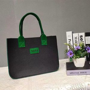 Produk wajib dimiliki untuk kegiatan promosi: desain gratis dengan gambar IP perusahaan bermotif pada tas tangan