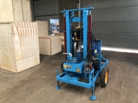 Foreuse professionnelle à chenilles à double cylindre pour puits d'eau avec moteur diesel 28 CV, forage de carottage, profondeur max. 150 m, marque YG