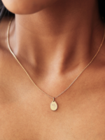 Collier goutte d'eau personnalisé avec initiales gravées et bord perlé, en acier inoxydable 316L plaqué or PVD 18K, étanche et inaltérable
