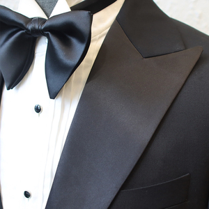 MTM classico abito <span class=keywords><strong>smoking</strong></span> <span class=keywords><strong>con</strong></span> risvolto a punta da uomo <span class=keywords><strong>con</strong></span> <span class=keywords><strong>gilet</strong></span> su misura su misura da sposa sposo abito <span class=keywords><strong>nero</strong></span> su misura <span class=keywords><strong>smoking</strong></span> bianco per uomo 3 pezzi - Product Image 2