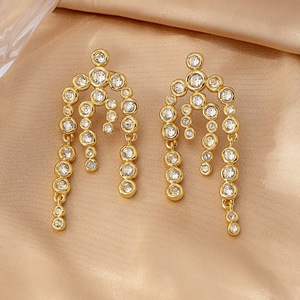 Aretes de Diseñador de Moda Tipo Candelabro con Borlas Largas y Burbujas de Circón Irregular, Chapados en Oro de 18K, para Fiestas y Regalos de Joyería - Product Image 6