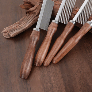 Peigne de toilettage pour animaux de compagnie, dents en métal et manche en bois massif (poignée ronde/conique) pour chats et chiens, peigne pour enlever les nœuds, les puces et les poils - Product Image 4
