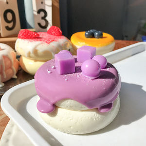 Jouets Alimentaires Squishy en Gros Nouveau Design TPR Gâteau Soufflé au Fromage Fraise Jouet Squishy Anti-Stress Balle à Presser Taba pour Filles - Product Image 5