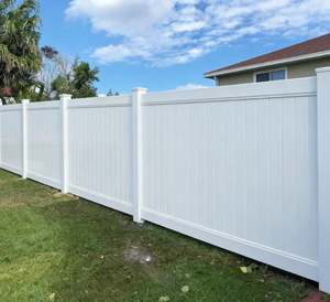 Valla de PVC Ecológica y Elegante de 3 Rieles para Caballos, Ideal para Casas de Mascotas, Jardines, Piscinas y Granjas Multiusos, Certificada - Product Image 1