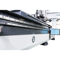 Machine de nesting CNC 1325 à chargement/déchargement automatique, 3 axes servo, pour le travail du bois, avec ATC, pour armoires, placards, MDF, mélamine, OEM, ODM, CE