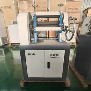 Máquina automática para astillar madera de uso industrial con componente de motor central - Product Image 1