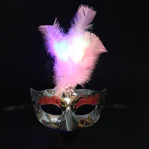 Nuova maschera da festa a LED con piume per oggetti di scena di nozze per feste maschere di Mardi Gras in maschera lucida dorata articolo Cosplay in Costume di promozione