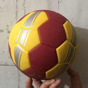 Handball de sport d'extérieur pour adultes, modèle 2025, le plus vendu, design et couleurs dernier cri, idéal pour l'entraînement, les matchs et le jeu en équipe. - Product Image 4