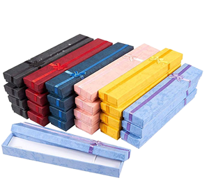 Boîte d'emballage en papier pour bijoux personnalisée et bon marché, pendentif de collier rose pour filles, boîte à montre en carton avec vernis et ruban recyclable - Product Image 1