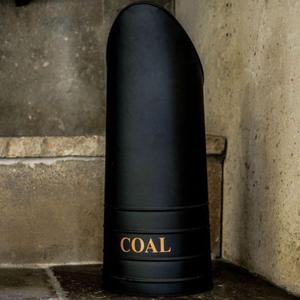 Cubo para carbón de hierro antiguo estilo rústico con diseño artesanal de herrero tradicional para chimenea y hoguera exterior - Product Image 6