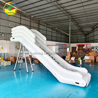 Toboggan aquatique gonflable commercial en PVC pour yacht, ponton ou quai, personnalisable