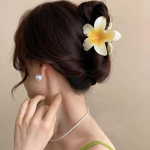 مشبك شعر نسائي بتصميم جديد مقاس 8 سم على شكل زهرة، مشابك شعر هاواي بلون متدرج يشبه الحلوى بزهرة الفرانجيباني - Product Image 4