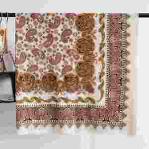 ผ้าพันคอแฟชั่นทรงสี่เหลี่ยมจัตุรัสขนาด 130x130 ซม. สำหรับผู้หญิง ฮิญาบ มุสลิม ลายพิมพ์ โพลีเอสเตอร์ 100% ผ้าคลุมไหล่ ฤดูใบไม้ผลิ ฤดูใบไม้ร่วง ขายส่งปี 2024 - Product Image 4