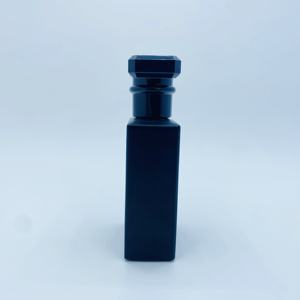 Botella de Perfume de Vidrio Negro de 50 ml con Tapa de Plástico para Dispensar Fragancias en el Cuidado Personal para Creaciones de Perfumes DIY - Product Image 4